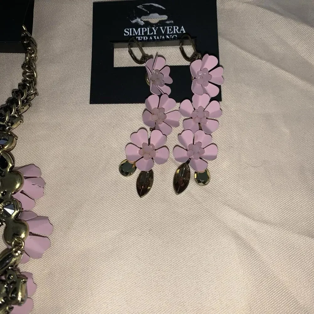 Simply Vera Wang 3D White Flower Statement‎ Necklace And Earrings Brand New